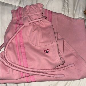 Aelfric Eden Pink Wide Leg barrel sweatpants.
Streetwear meets fashion NEW
 Med